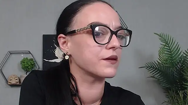 Snapshot of IzabelllNoir chatting on May 2026 06:06:02 PM IzabelllNoir online show from May 2026 06:06:02 PM