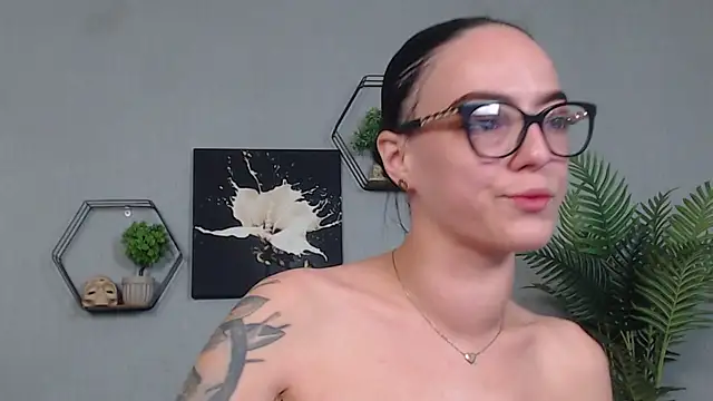 Snapshot of IzabelllNoir chatting on April 2026 09:01:02 AM IzabelllNoir online show from April 2026 09:01:02 AM