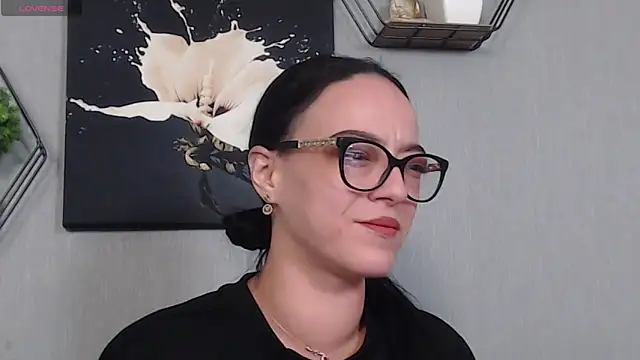 IzabelllNoir online show from April 2026 09:00:02 AM