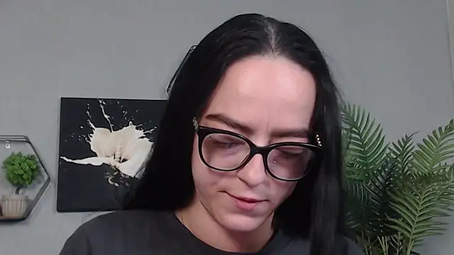 Snapshot of IzabelllNoir chatting on April 2026 09:00:02 AM IzabelllNoir online show from April 2026 09:00:02 AM