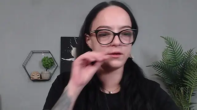 Snapshot of IzabelllNoir chatting on April 2026 04:05:02 AM IzabelllNoir online show from April 2026 04:05:02 AM