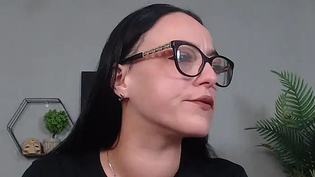 Snapshot of IzabelllNoir chatting on May 2026 09:03:01 AM IzabelllNoir online show from May 2026 09:03:01 AM