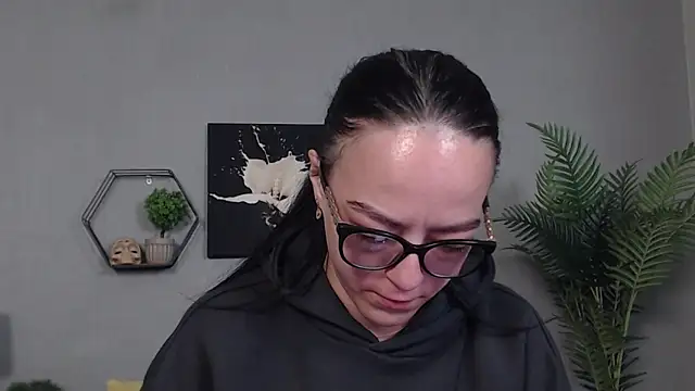 Snapshot of IzabelllNoir chatting on May 2026 10:04:02 AM IzabelllNoir online show from May 2026 10:04:02 AM