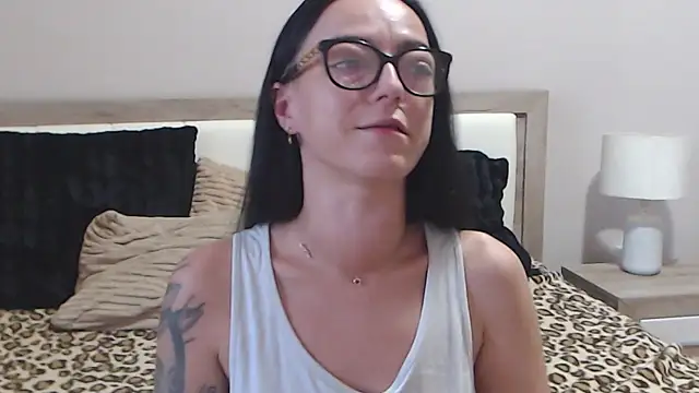 Snapshot of IzabelllNoir chatting on June 2026 07:41:02 AM IzabelllNoir online show from June 2026 07:41:02 AM
