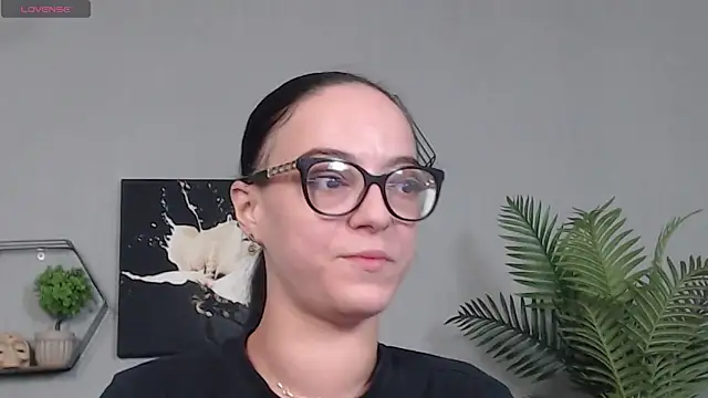 IzabelllNoir online show from April 2026 06:25:02 AM