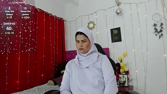 AishaAmin  online show from November 2025 12:10:02 PM