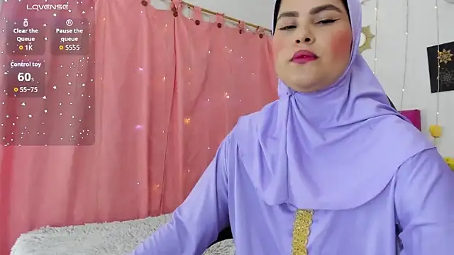 Snapshot of AishaAmin_ chatting on September 2025 12:11:01 PM AishaAmin online show from September 2025 12:11:01 PM