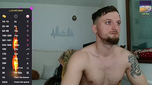 cuple hoot  online show from March 2025 04:35:02 PM