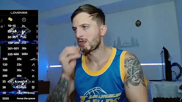 cuple hoot  online show from October 2025 07:59:02 PM