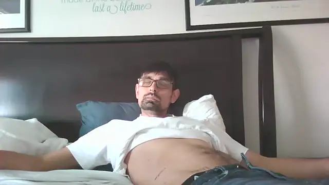 Snapshot of spence204011 chatting on February 2026 05:24:02 PM spence204011 online show from February 2026 05:24:02 PM