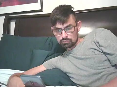 Snapshot of spence204011 chatting on November 2025 01:26:02 AM spence204011 online show from November 2025 01:26:02 AM