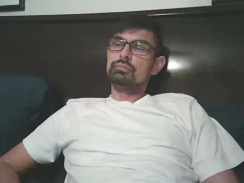 Snapshot of spence204011 chatting on December 2025 01:52:02 AM spence204011 online show from December 2025 01:52:02 AM