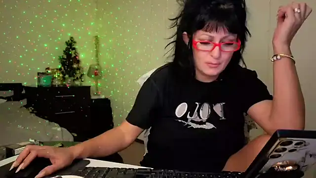 YourDreamLoverr online show from December 2025 12:11:01 AM