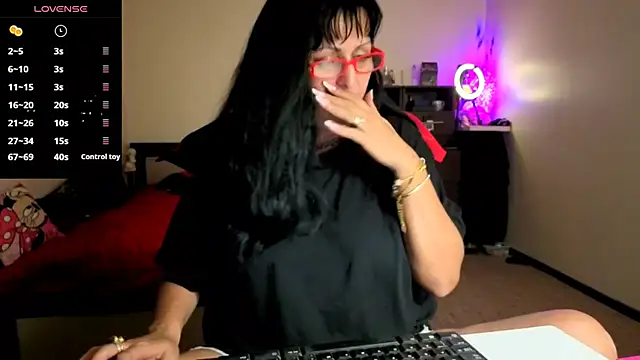 Snapshot of YourDreamLoverr chatting on November 2025 12:33:01 AM YourDreamLoverr online show from November 2025 12:33:01 AM