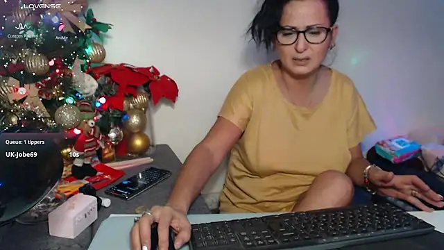 Snapshot of YourDreamLoverr chatting on December 2024 11:50:02 PM YourDreamLoverr online show from December 2024 11:50:02 PM