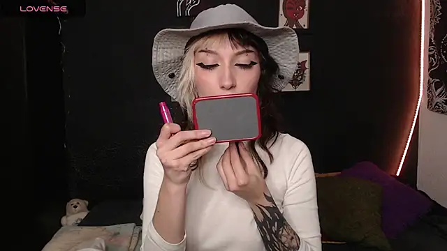 Snapshot of niakat_ chatting on September 2025 01:17:01 AM niakat  online show from September 2025 01:17:01 AM