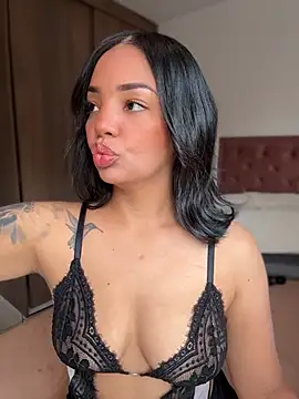 Snapshot of Sara_LipsX chatting on June 2026 10:37:01 PM Sara LipsX online show from June 2026 10:37:01 PM
