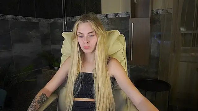 ChloeBrightt online show from November 2025 09:04:01 PM