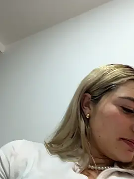 AtheneaRossi online show from February 2026 10:44:01 PM