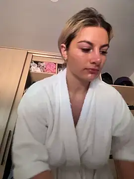 AtheneaRossi online show from April 2026 08:37:02 PM
