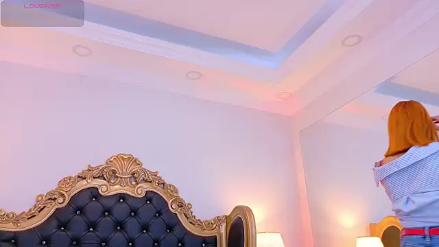 AdelinaVans online show from December 2025 11:25:02 AM