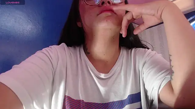 vitoria23  online show from April 2026 02:01:02 PM