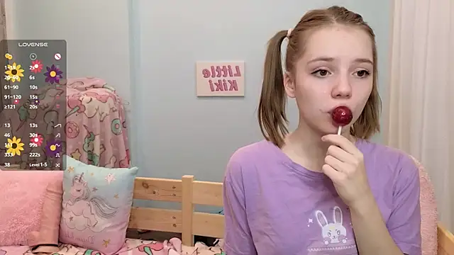 Snapshot of PrincessLittleKiki chatting on October 2025 07:10:02 AM PrincessLittleKiki online show from October 2025 07:10:02 AM