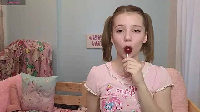 Snapshot of PrincessLittleKiki chatting on October 2025 07:09:01 AM PrincessLittleKiki online show from October 2025 07:09:01 AM