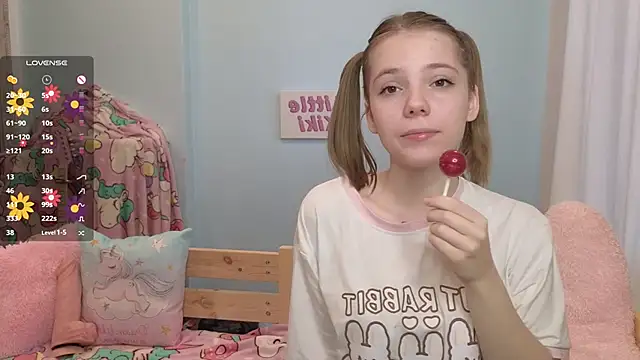 Snapshot of PrincessLittleKiki chatting on October 2025 07:09:02 AM PrincessLittleKiki online show from October 2025 07:09:02 AM