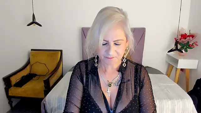 Snapshot of ScarletHoot_ chatting on May 2026 05:19:02 PM ScarletHoot online show from May 2026 05:19:02 PM