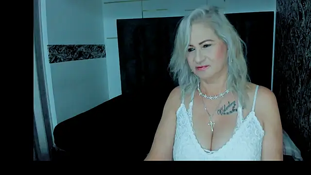 ScarletHoot  online show from October 2025 12:04:01 PM