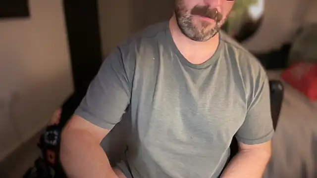 Snapshot of Mr_Beef chatting on November 2025 07:03:02 PM Mr Beef online show from November 2025 07:03:02 PM