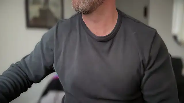 Snapshot of Mr_Beef chatting on November 2025 03:04:02 PM Mr Beef online show from November 2025 03:04:02 PM