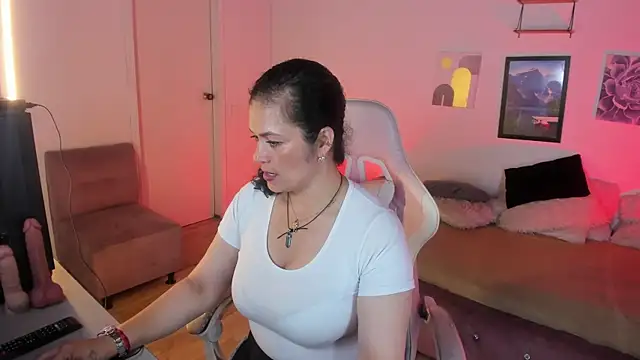 Aliciia cute1 online show from October 2025 09:15:01 PM