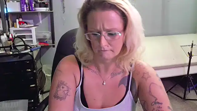 Lisalovely6981 online show from January 2025 11:17:02 PM