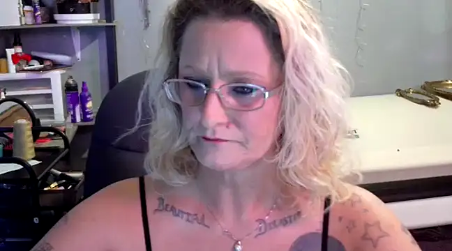 Lisalovely6981 online show from January 2025 06:04:01 PM