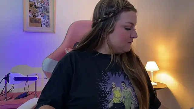 Snapshot of SweetPaige_ chatting on December 2025 02:06:02 PM SweetPaige online show from December 2025 02:06:02 PM