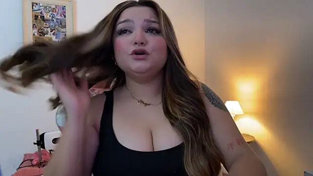 Snapshot of SweetPaige_ chatting on December 2025 03:25:01 PM SweetPaige online show from December 2025 03:25:01 PM