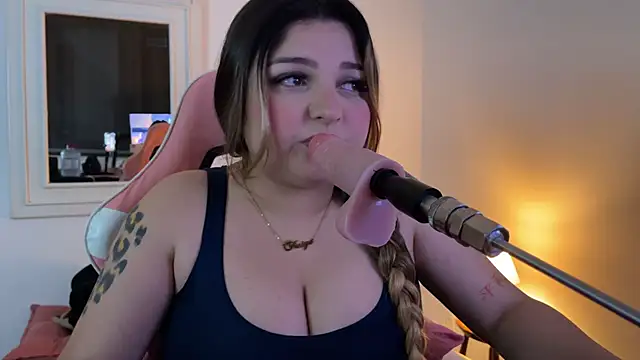 SweetPaige  online show from October 2025 10:38:02 PM