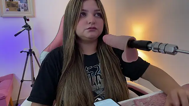 Snapshot of SweetPaige_ chatting on March 2026 04:37:01 PM SweetPaige online show from March 2026 04:37:01 PM