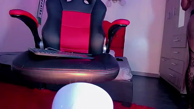 naomy  xx online show from February 2025 10:09:01 PM