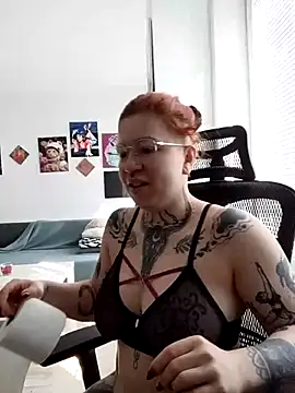 Snapshot of divine_eve chatting on March 2026 10:32:01 AM divine eve online show from March 2026 10:32:01 AM