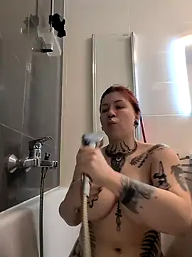 divine eve online show from December 2025 05:45:01 PM