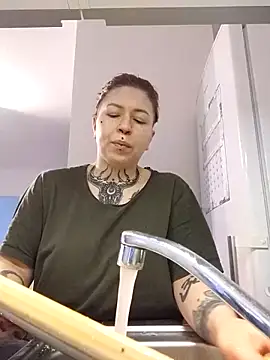 Snapshot of divine_eve chatting on April 2026 02:57:01 PM divine eve online show from April 2026 02:57:01 PM