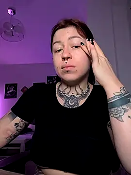 divine eve online show from November 2025 03:38:02 PM