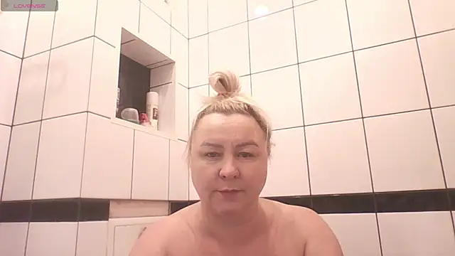 mira robinsonnn online show from May 2026 03:33:02 AM
