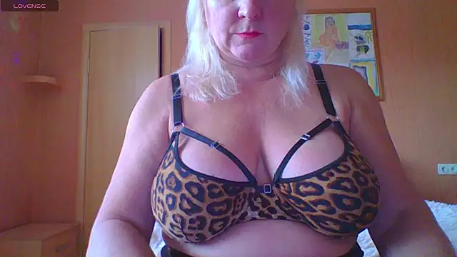 mira robinsonnn online show from October 2025 05:52:01 AM