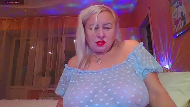 mira robinsonnn online show from October 2025 08:30:01 PM