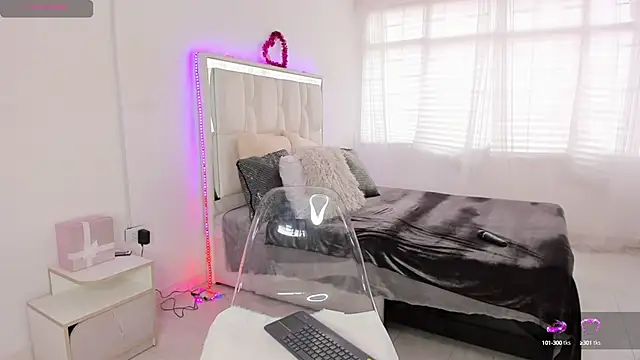 lucy Bensonn online show from December 2024 06:44:02 PM