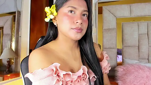 LinnaGardenia online show from April 2026 01:58:02 PM